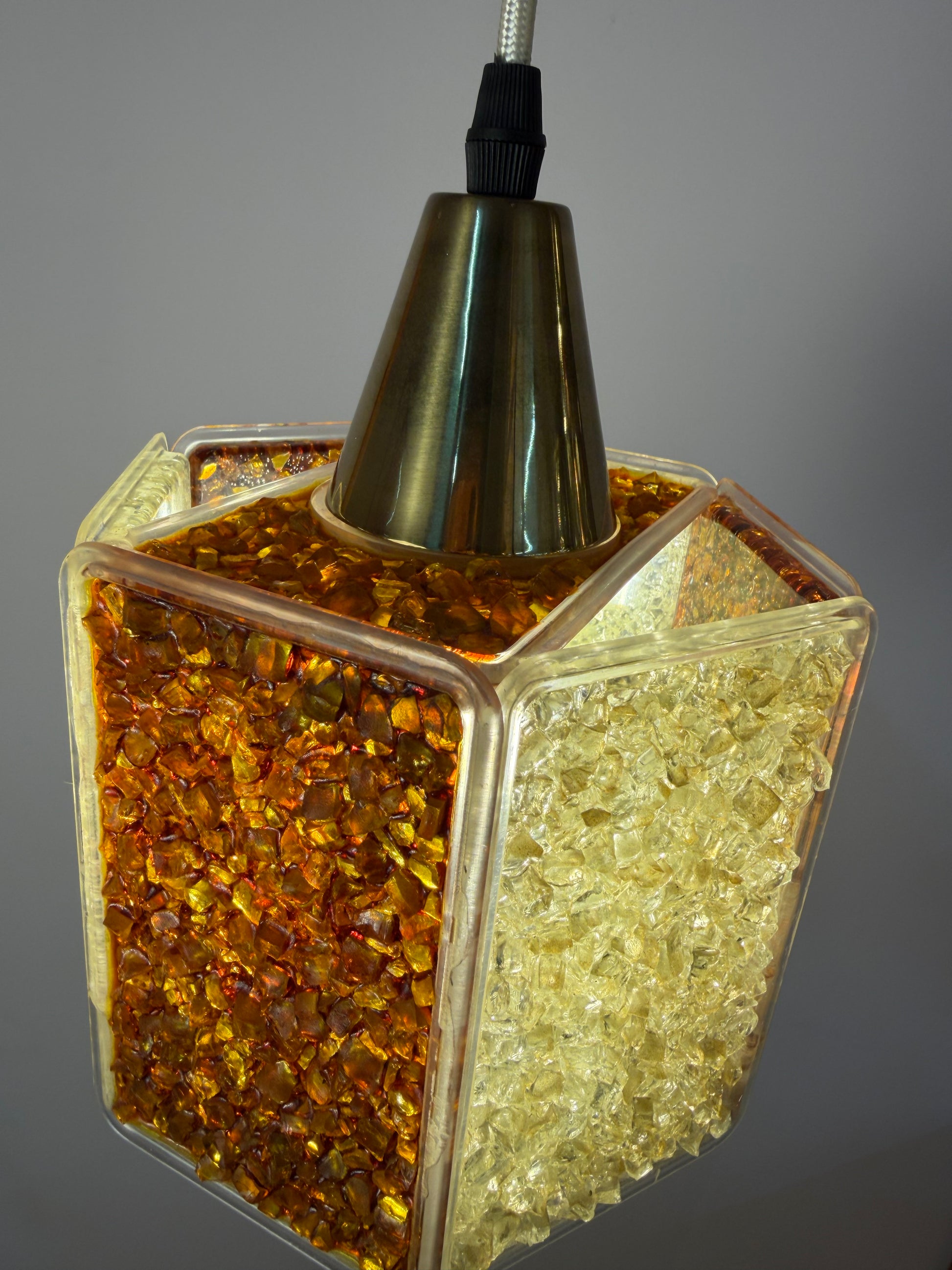 Hängelampe Hexagon braun weiß Acrylglas in Granitoptik von Roland Konst