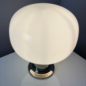Mushroom Tischlampe Opalglas Chrom von Doria