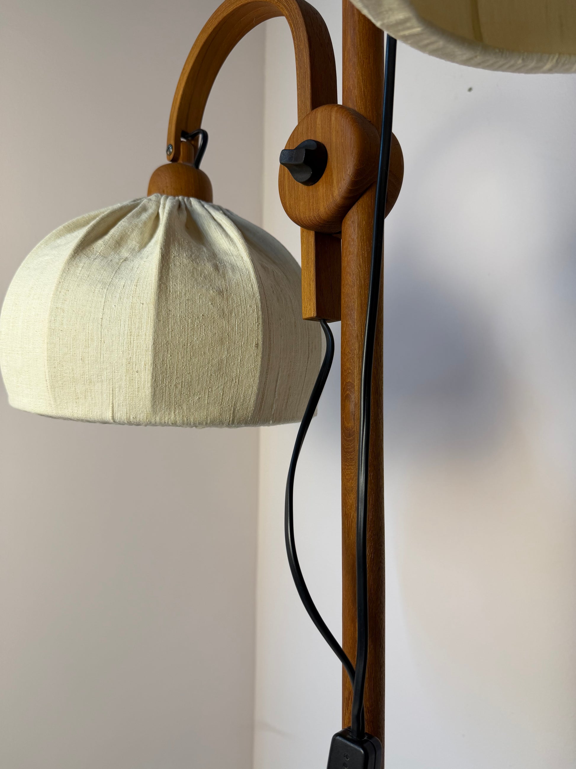 Stehlampe Maiglöckchen von Domus Teak und Rohseide