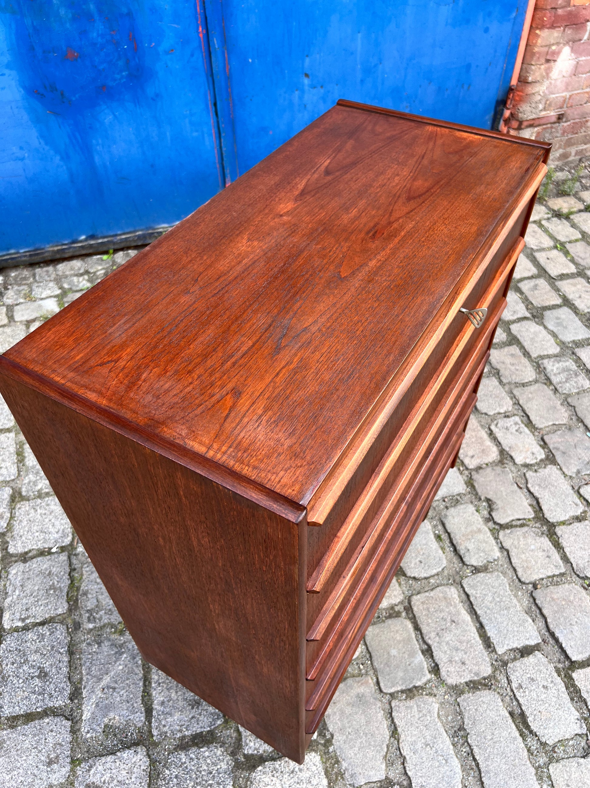 Kommode Teak mit Schloss aus Dänemark