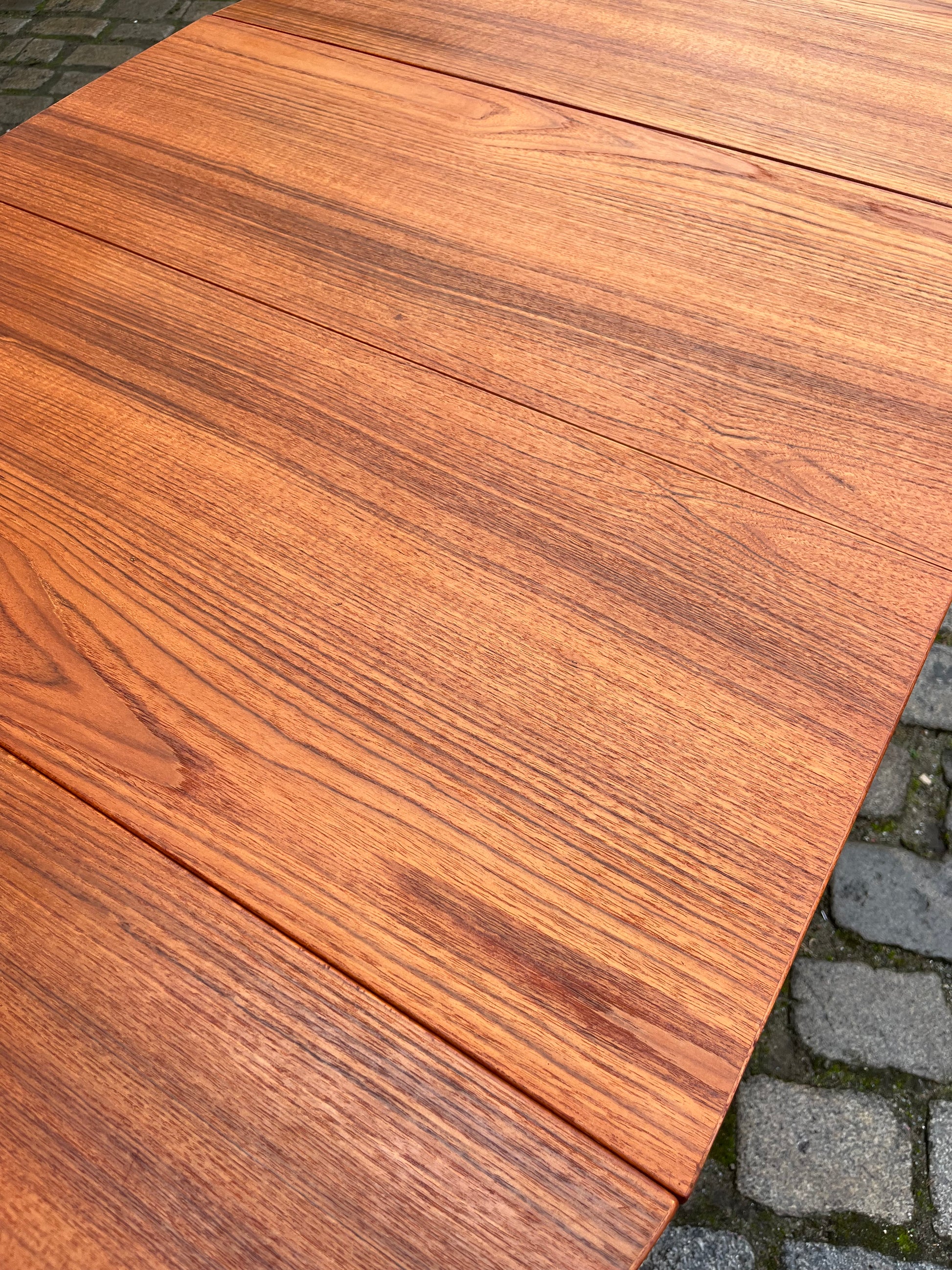 Esstisch Teak verlängerbar mit eingehängten Platten