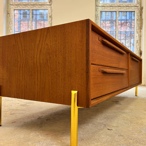 Lowboard Teak mit neuen Metallbeinen von rt Möbel