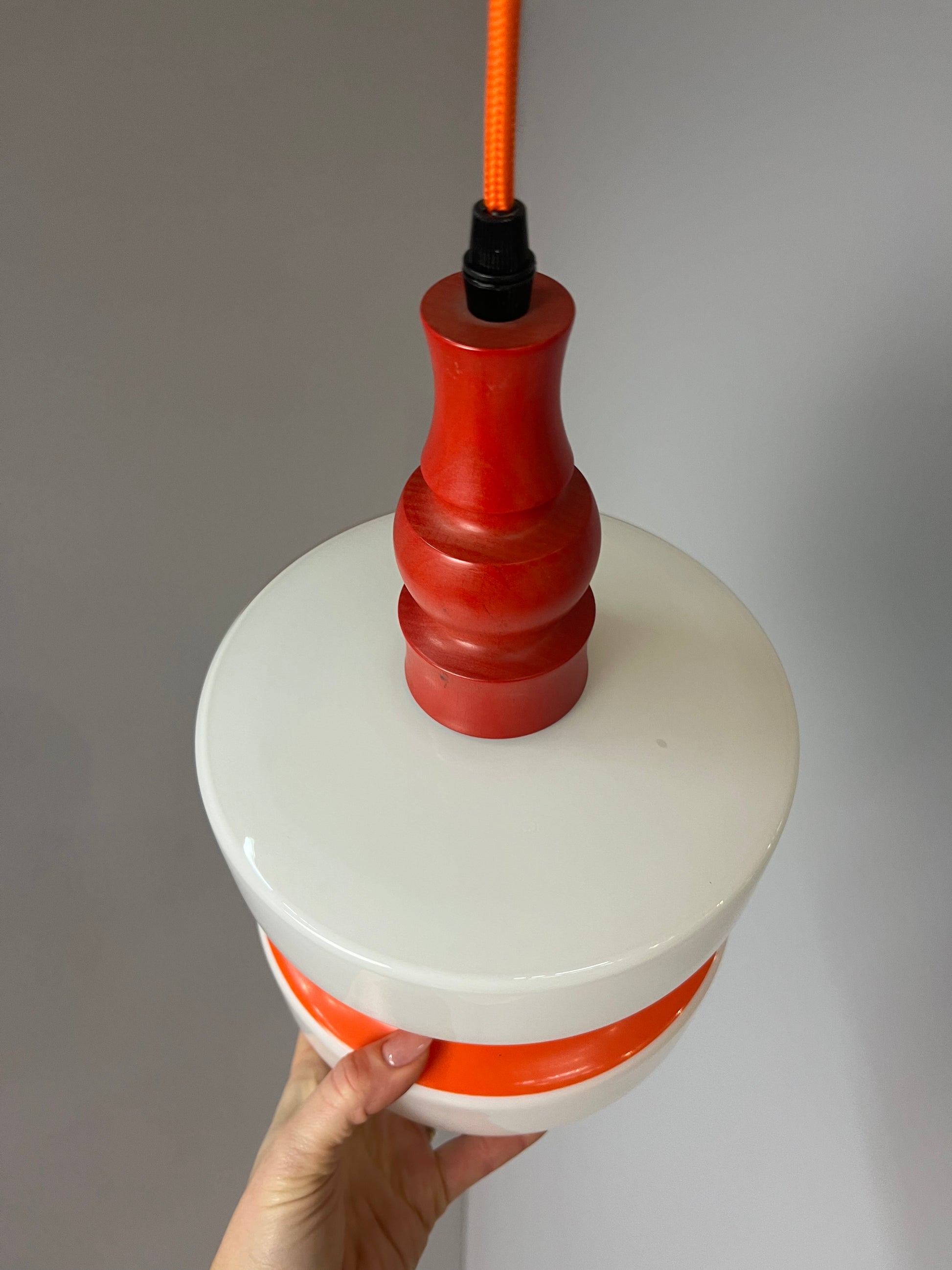 Hängelampe weiß orange rot