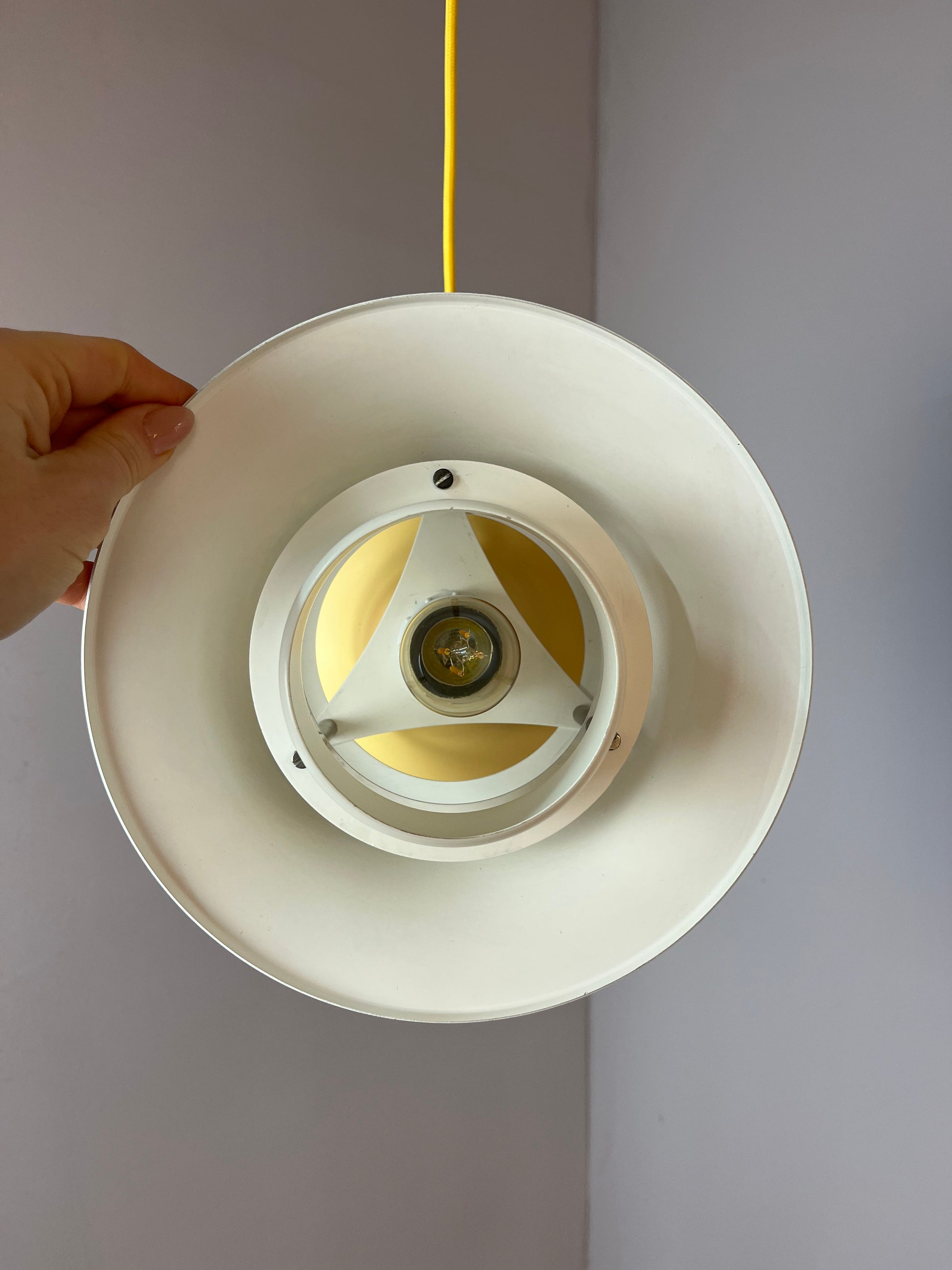 Lamellenlampe weiß gelb von Lyskær