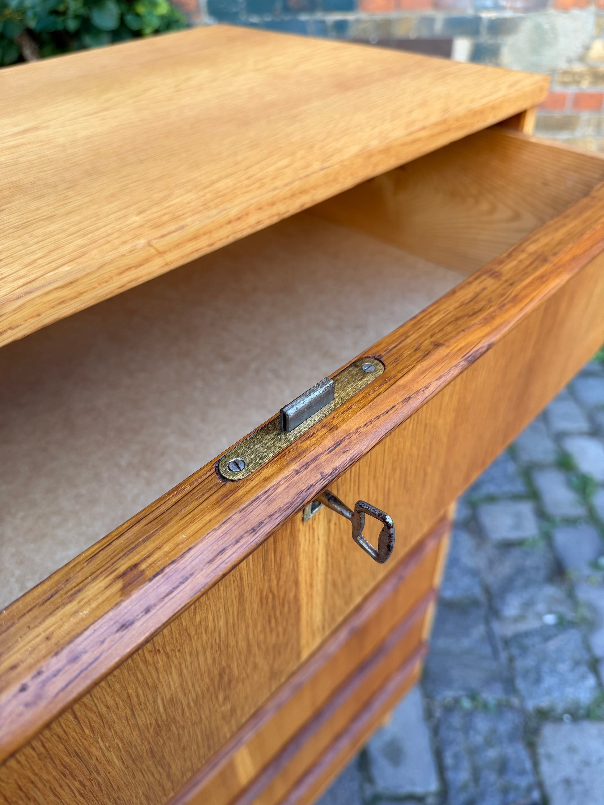 Tallboy Kommode Eiche mit Schloss aus Dänemark