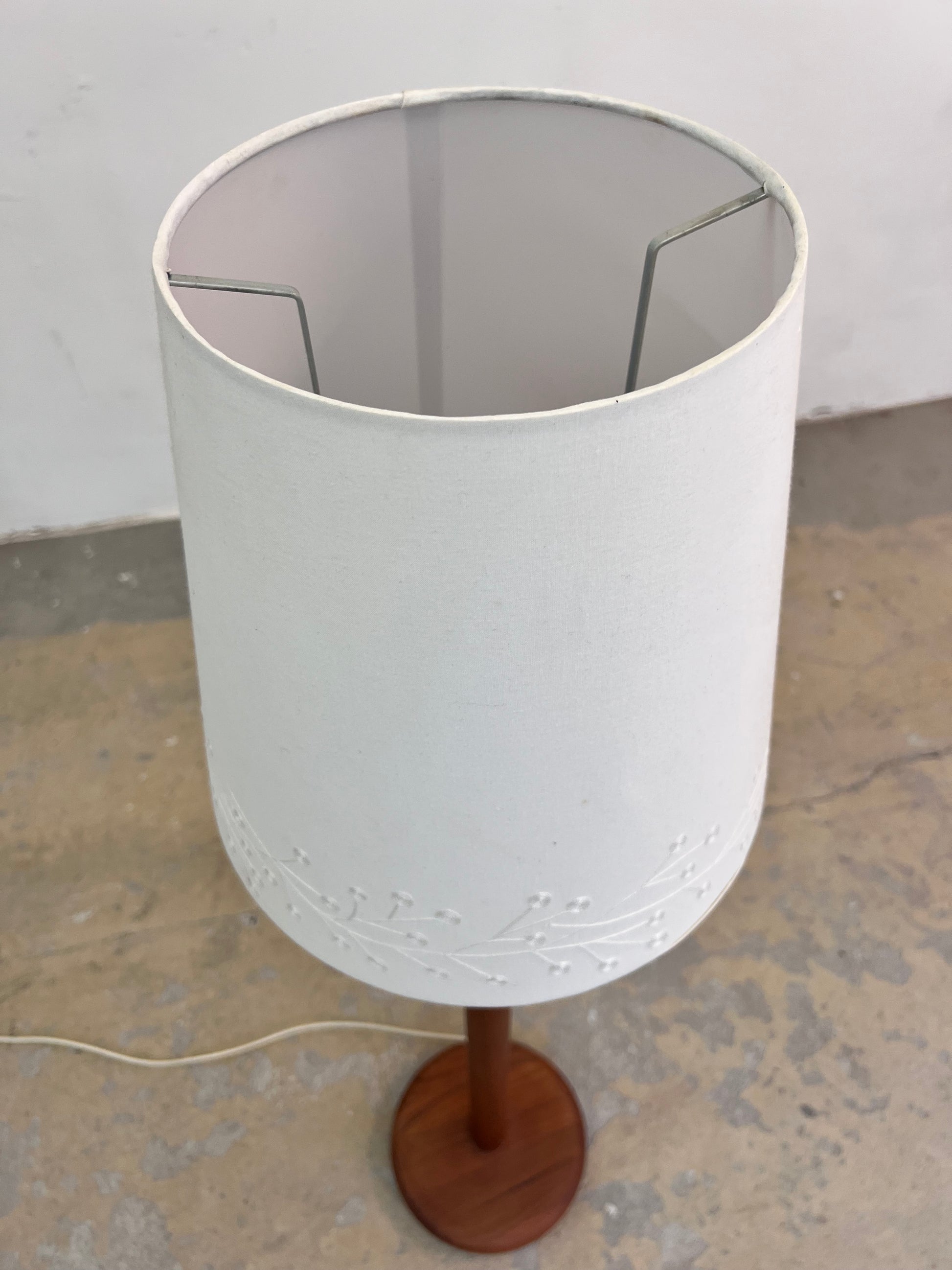 Stehlampe Teak mit verziertem Stoffschirm aus Dänemark