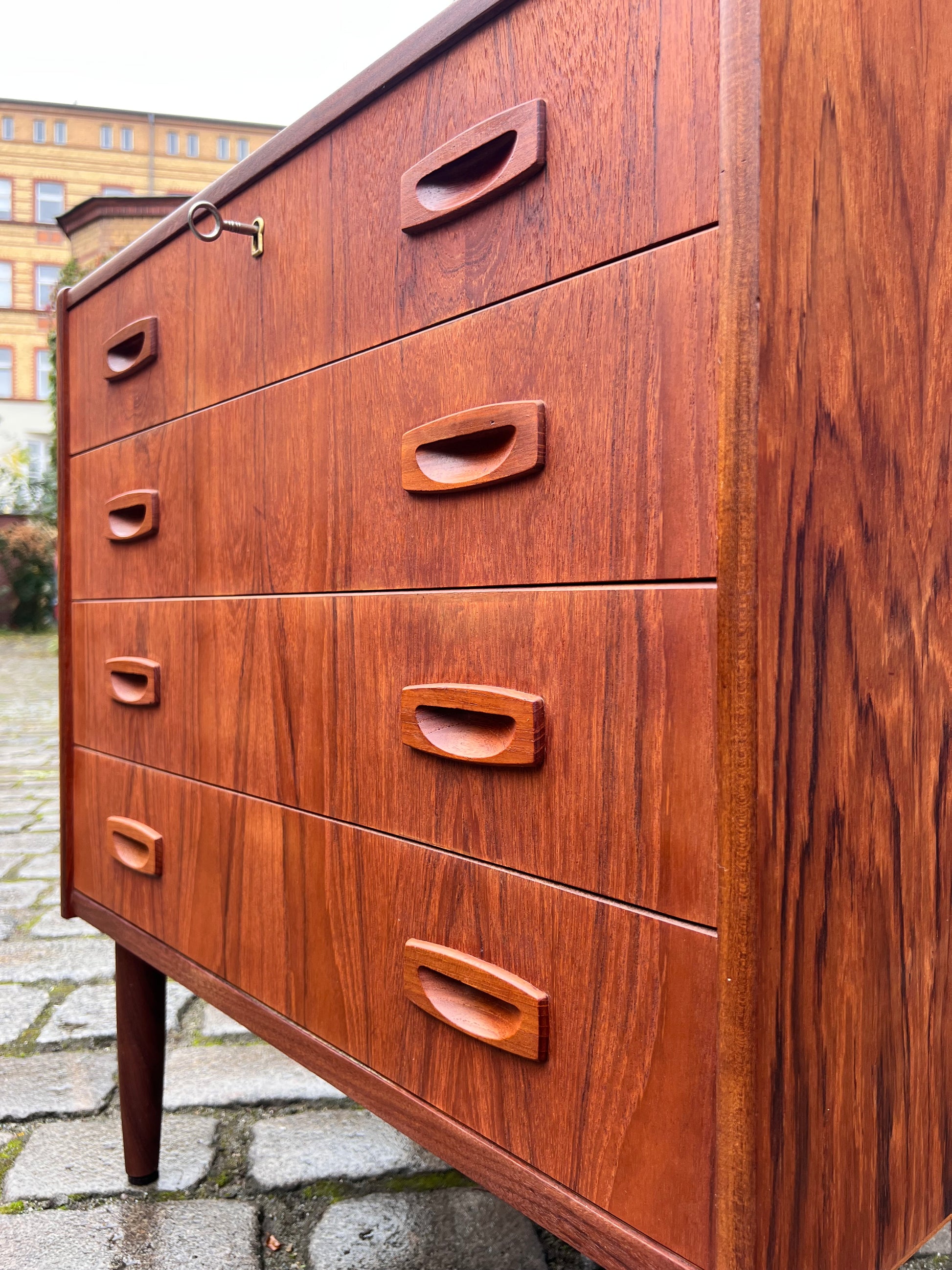 Kommode Teak mit Schloss aus Dänemark
