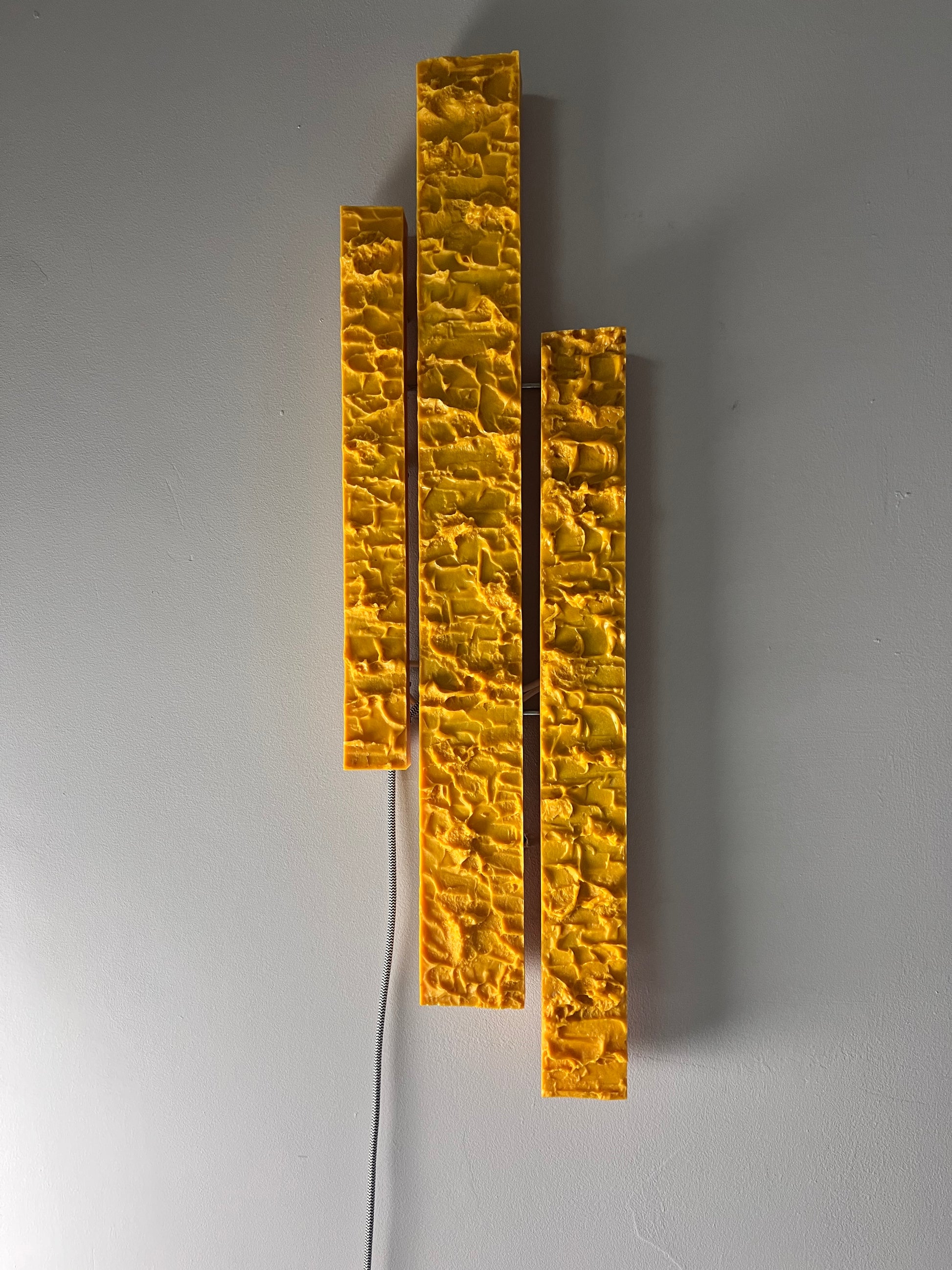 Wandlampe gelb von Uwe Mersch