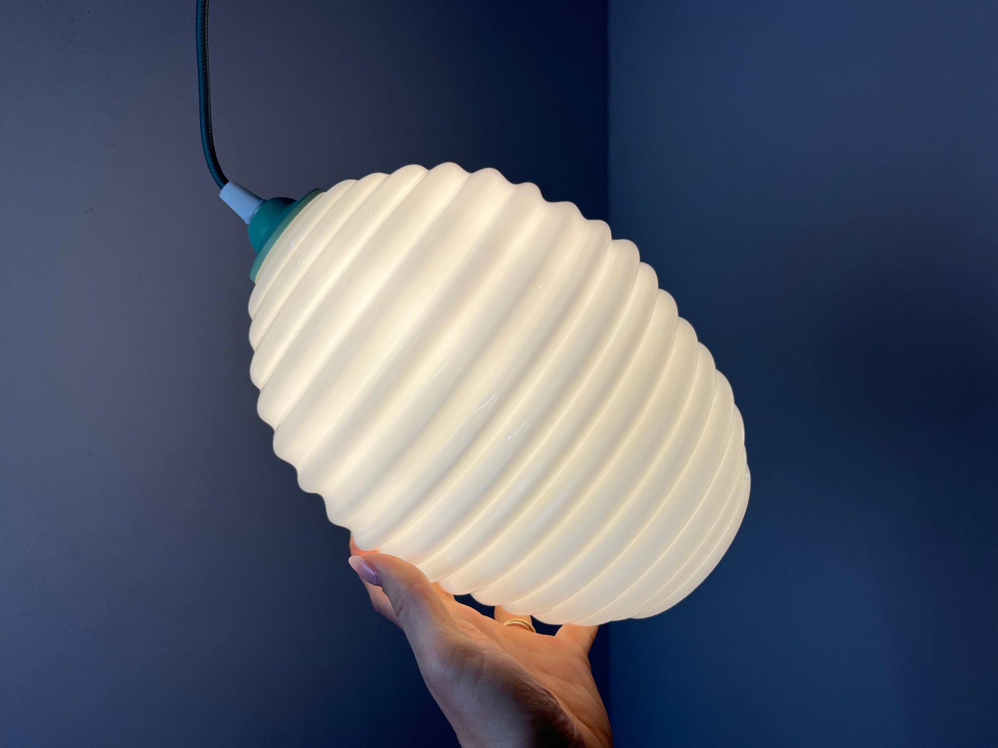 Hängelampe mint weiß Glas aus Dänemark