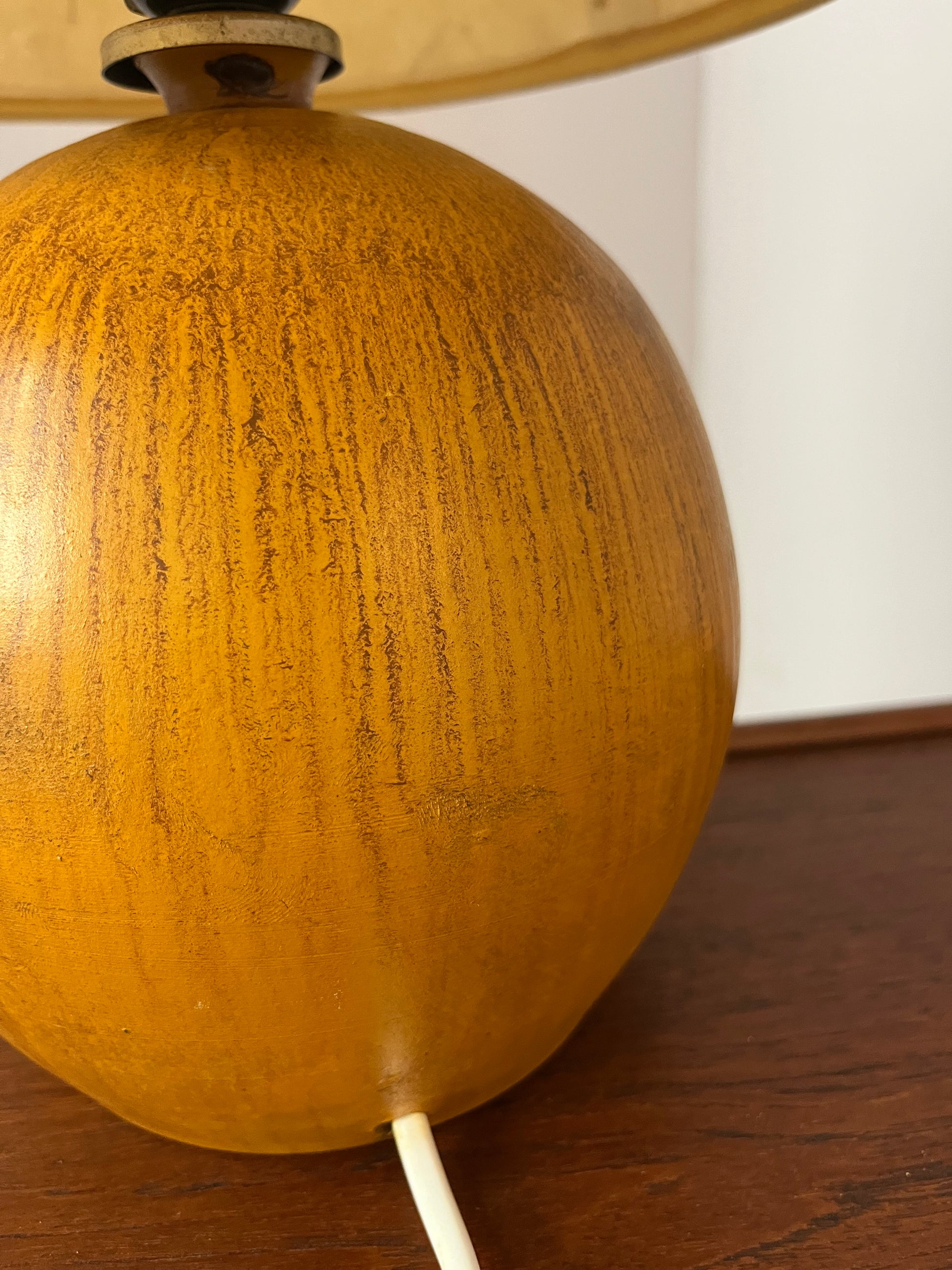 Kugeltischlampe Keramik mit Naturfaser Schirm