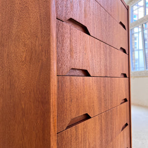 Kommode Teak mit eingelassenen Griffen aus Dänemark