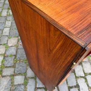 Kommodenschrank mit Flügeltüren & Schloss aus Dänemark