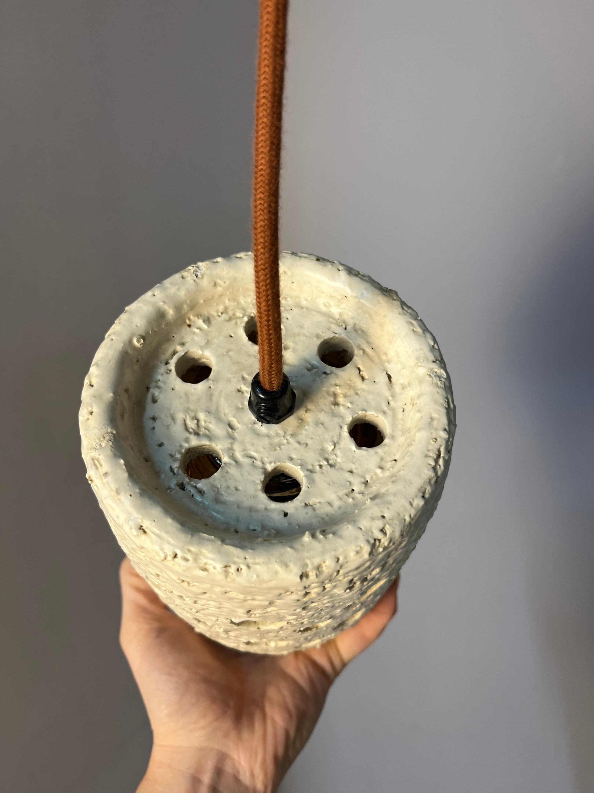 Hängelampe beige Keramik mit Glaseinsatz