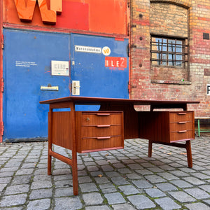 Freistehender Schreibtisch Modell 75 Teak von Gunni Omann für Omann Jun