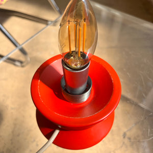Tischlampe rot Opalglas von Temde
