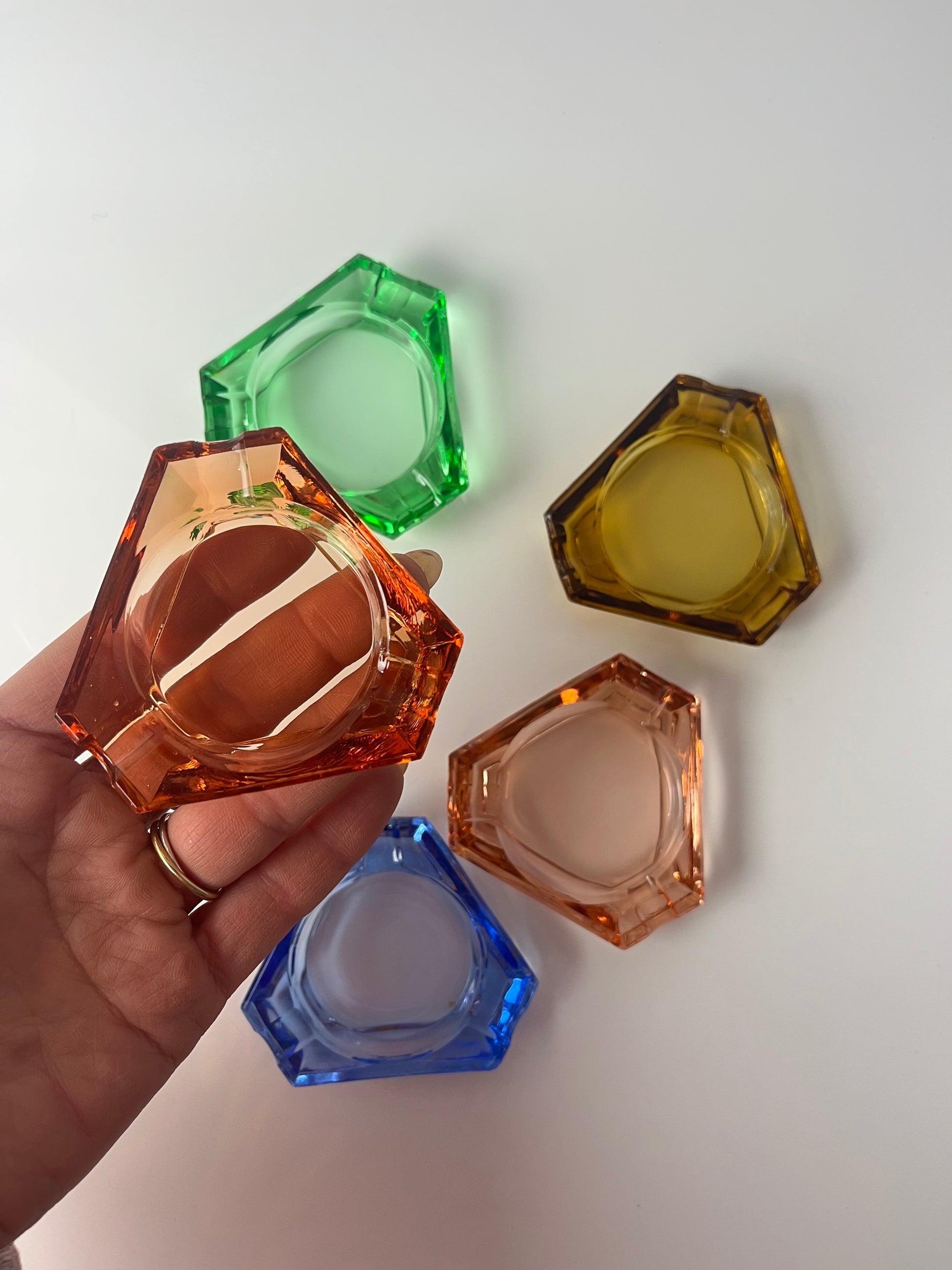 Set: 5 Aschenbecher pastell Glas