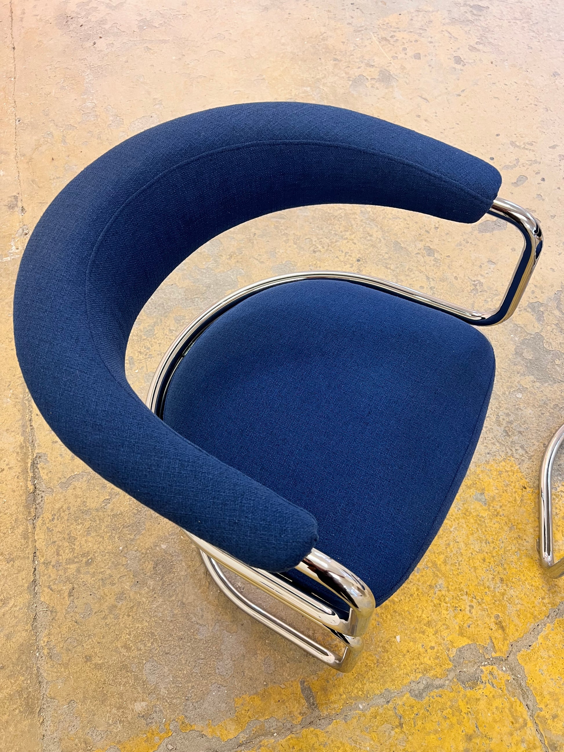 Freischwinger blau Chrom neu gepolstert