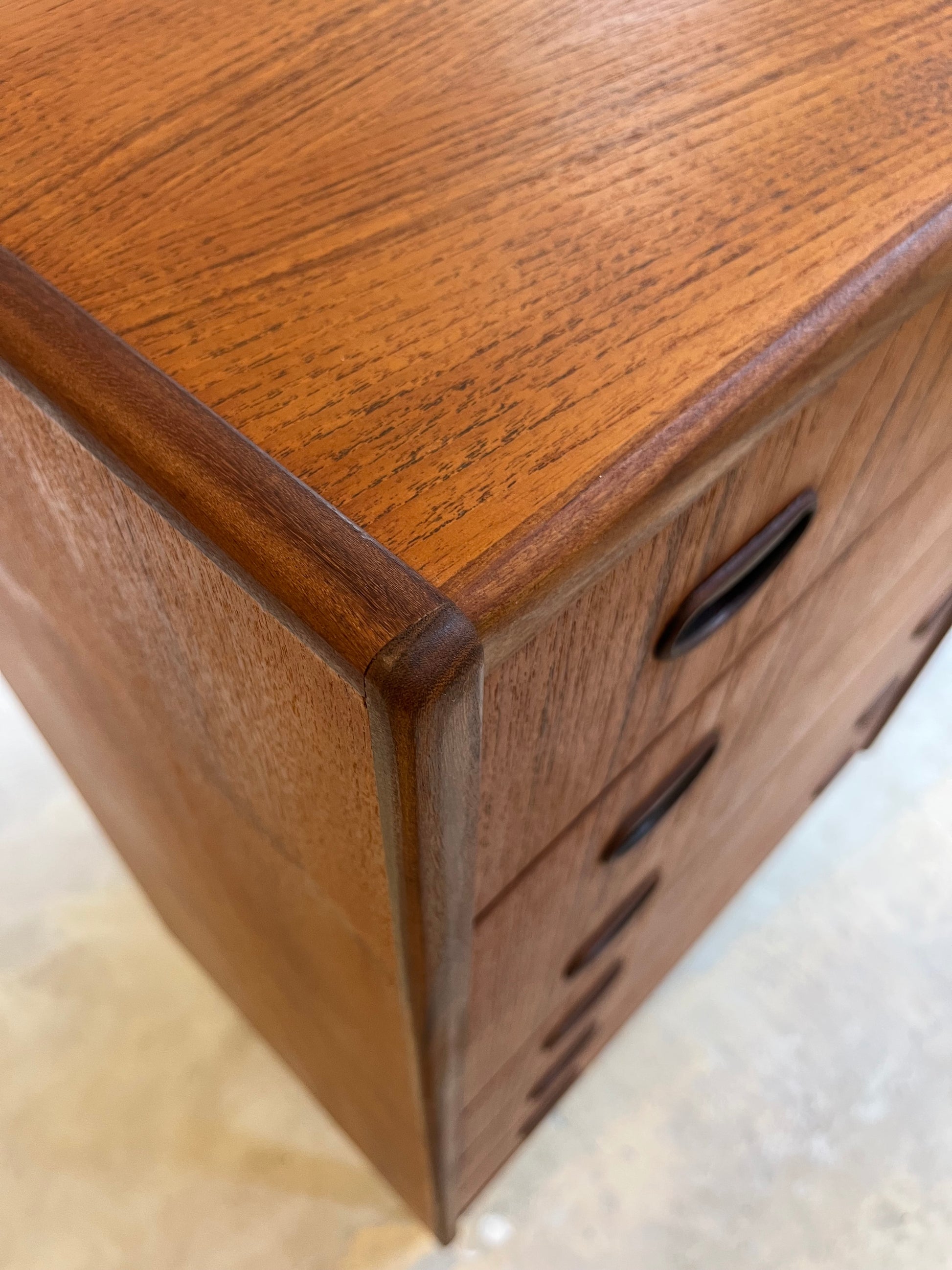 Kommode Teak mit Schloss aus Dänemark