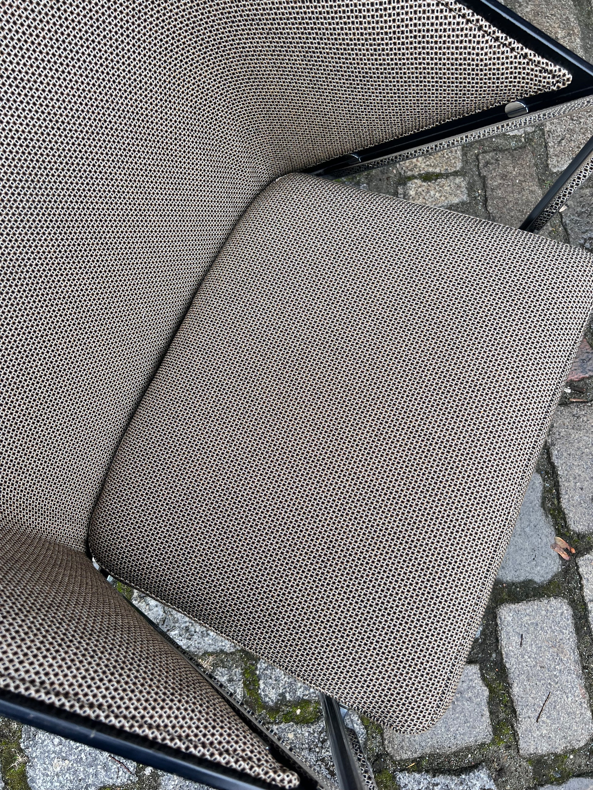 Sessel Mondi grau schwarz Chrom von Jouko Järvisalo für Inno Interior Oy - neu gepolstert