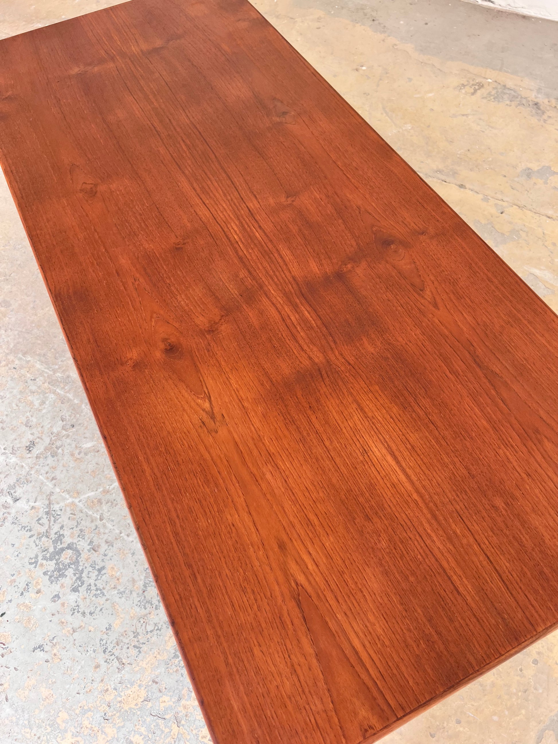 Höhenverstellbarer Couchtisch Teak mit Auszügen aus Dänemark