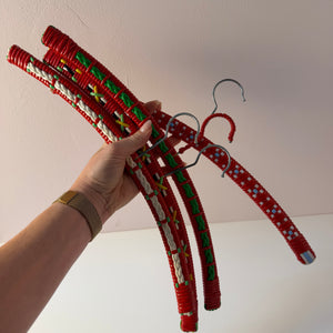 Set: 4x Kleiderbügel rot grün