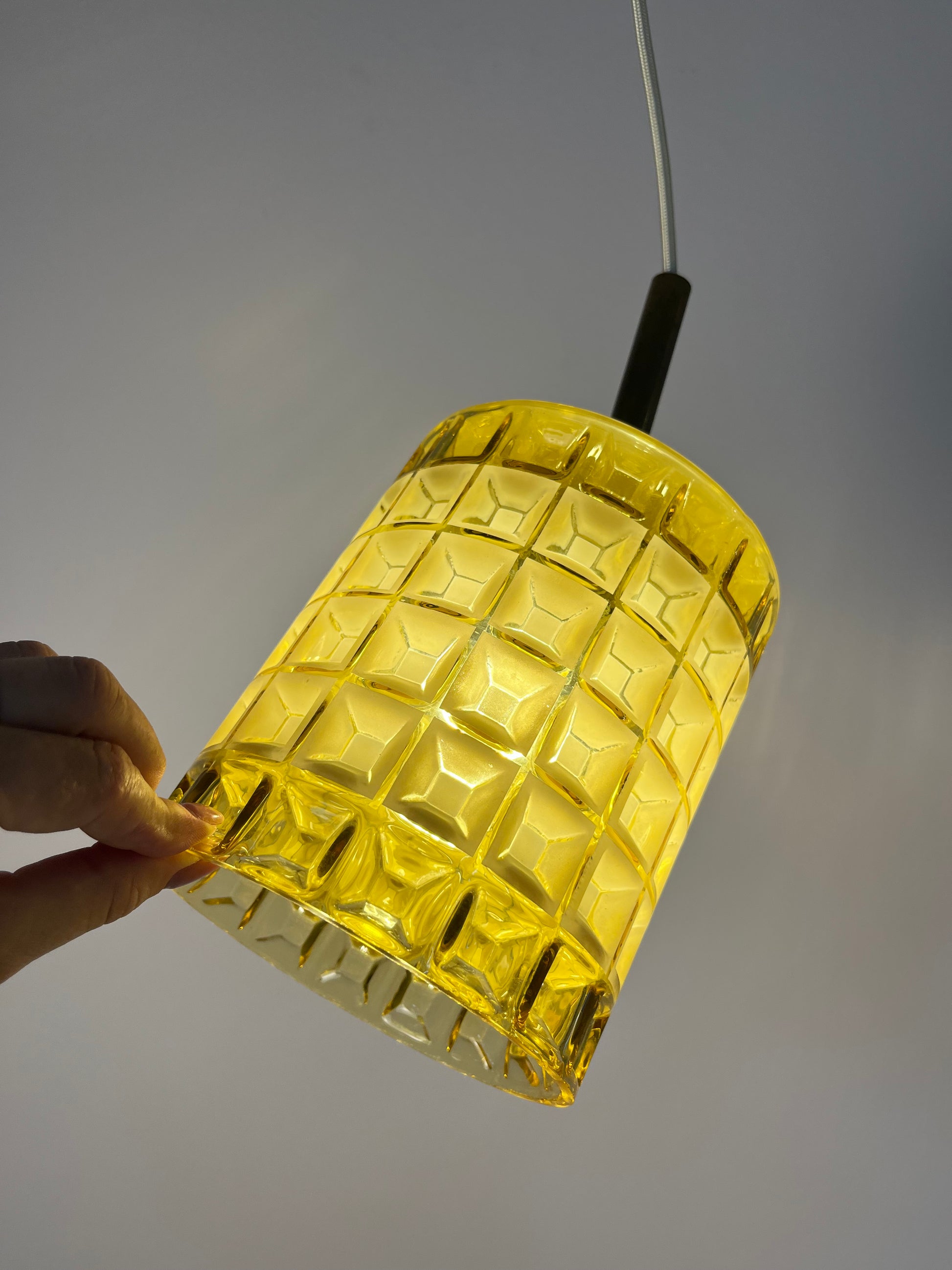 Hängelampe weiß gelb mit Waffelstruktur von Orrefors