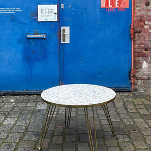 Mosaiktisch weiß grau mit original Messing-Hairpinlegs