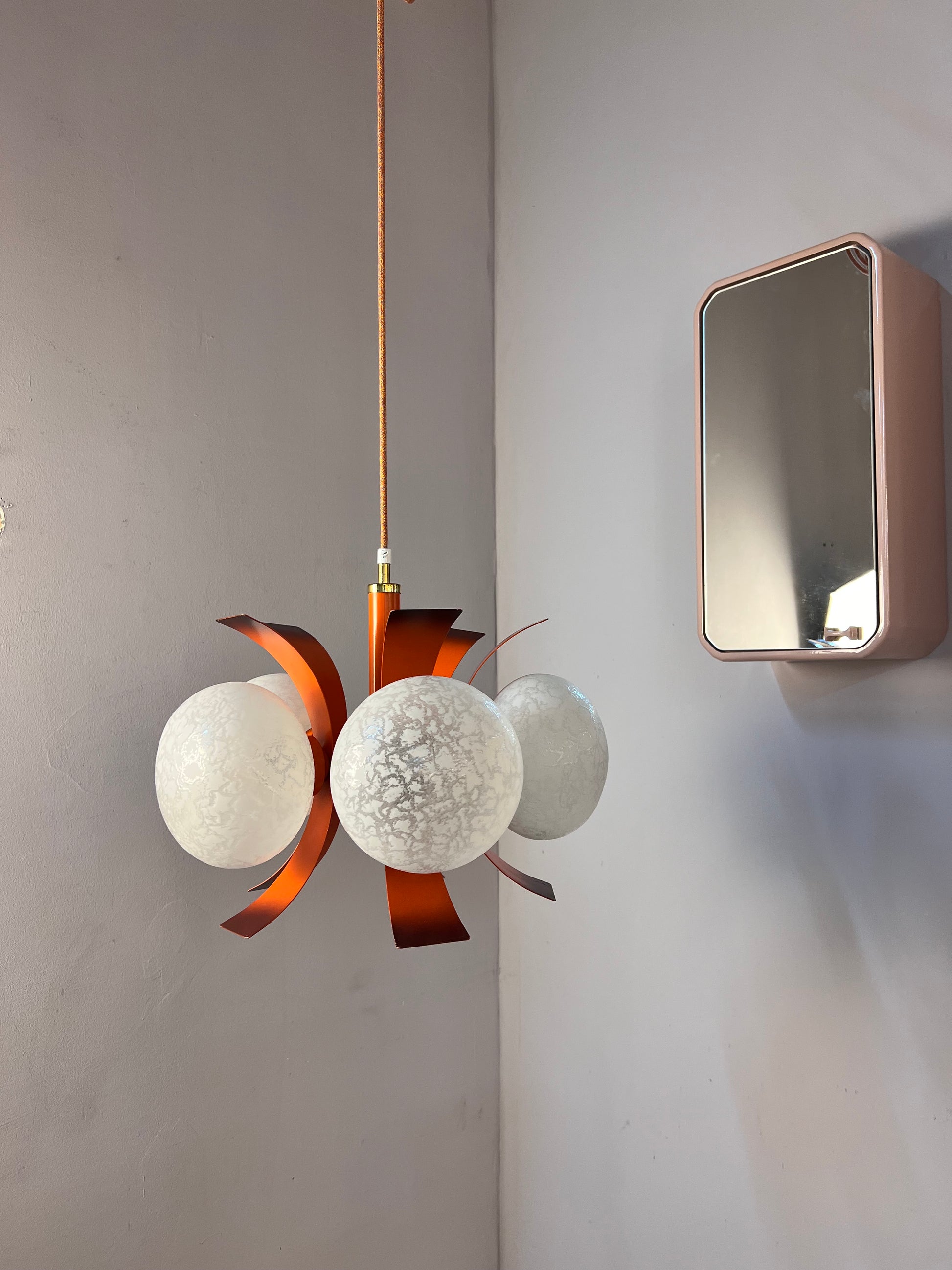 Kronleuchter weiß orange von Richard Essig