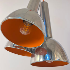 Spotlampe Chrom mit orangem Akzentschirm