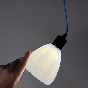 Hängelampe blau weiß marmoriert Glas