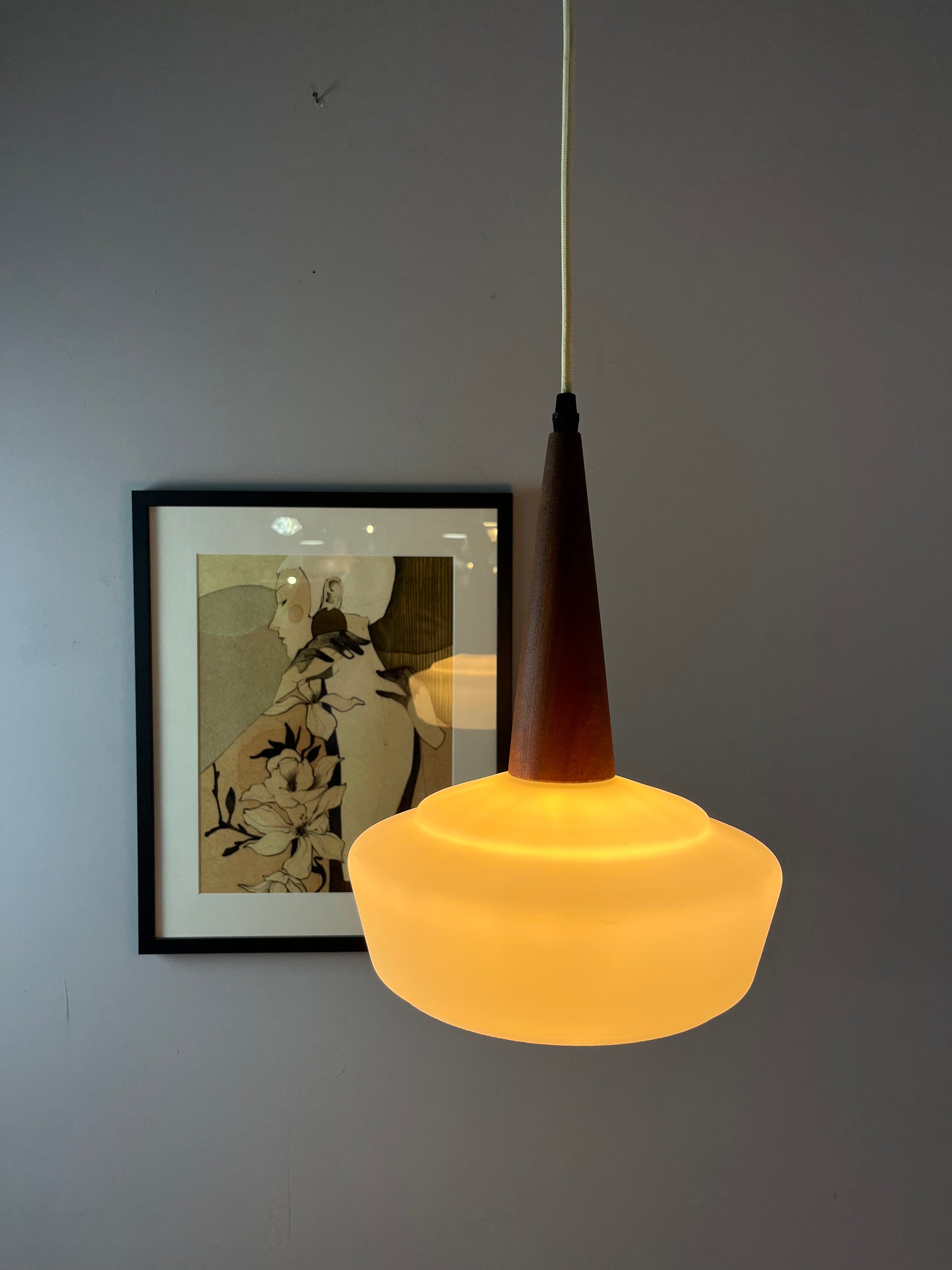 Hängelampe Opalglas Teak