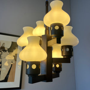 Kronleuchter dunkelbraun weiß Holz Opalglas von Vitrika