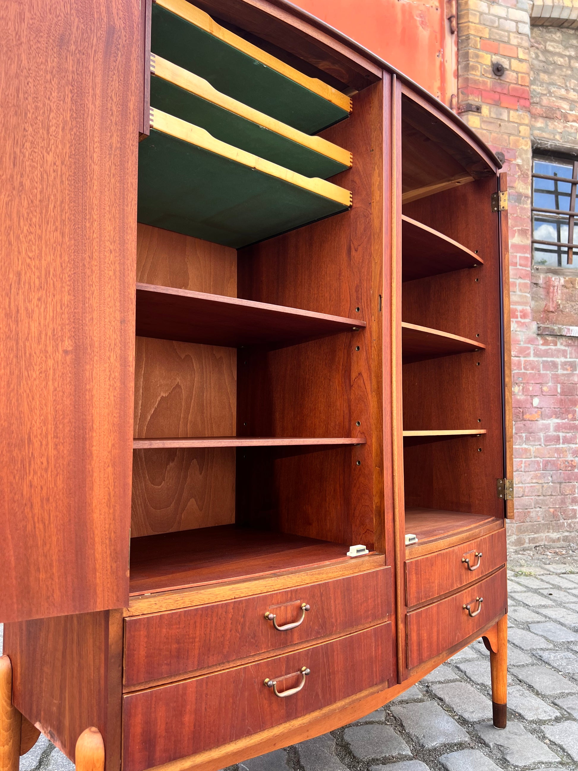 Schrank halbrund Teak aus Dänemark