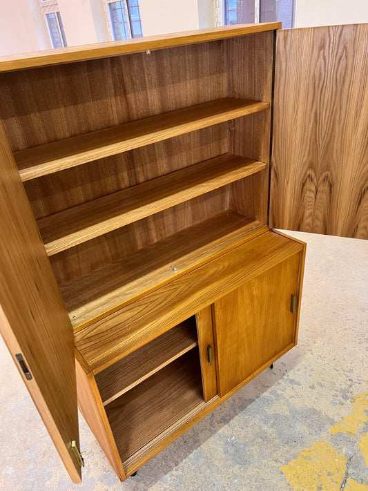 Schrank Typ 605 auf Hairpinlegs von Herbert Eilenberg für Hellerau