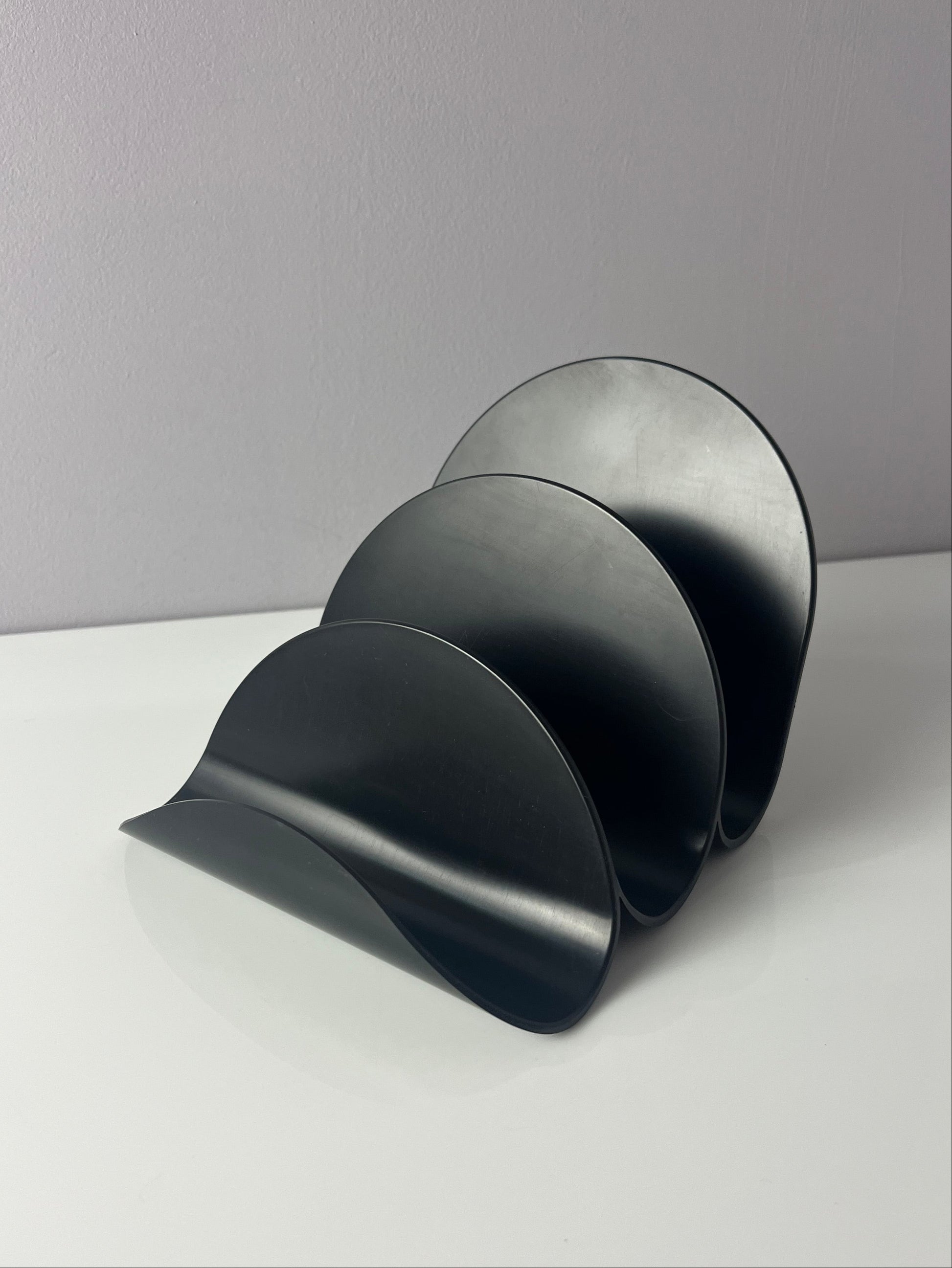 Briefhalter schwarz 70er Space Age Ära