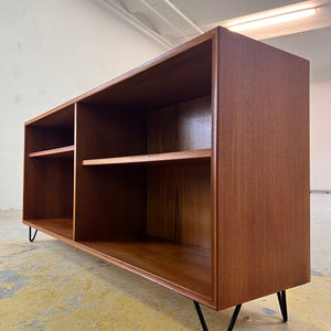 Regal Teak auf Hairpinlegs von rt Möbel