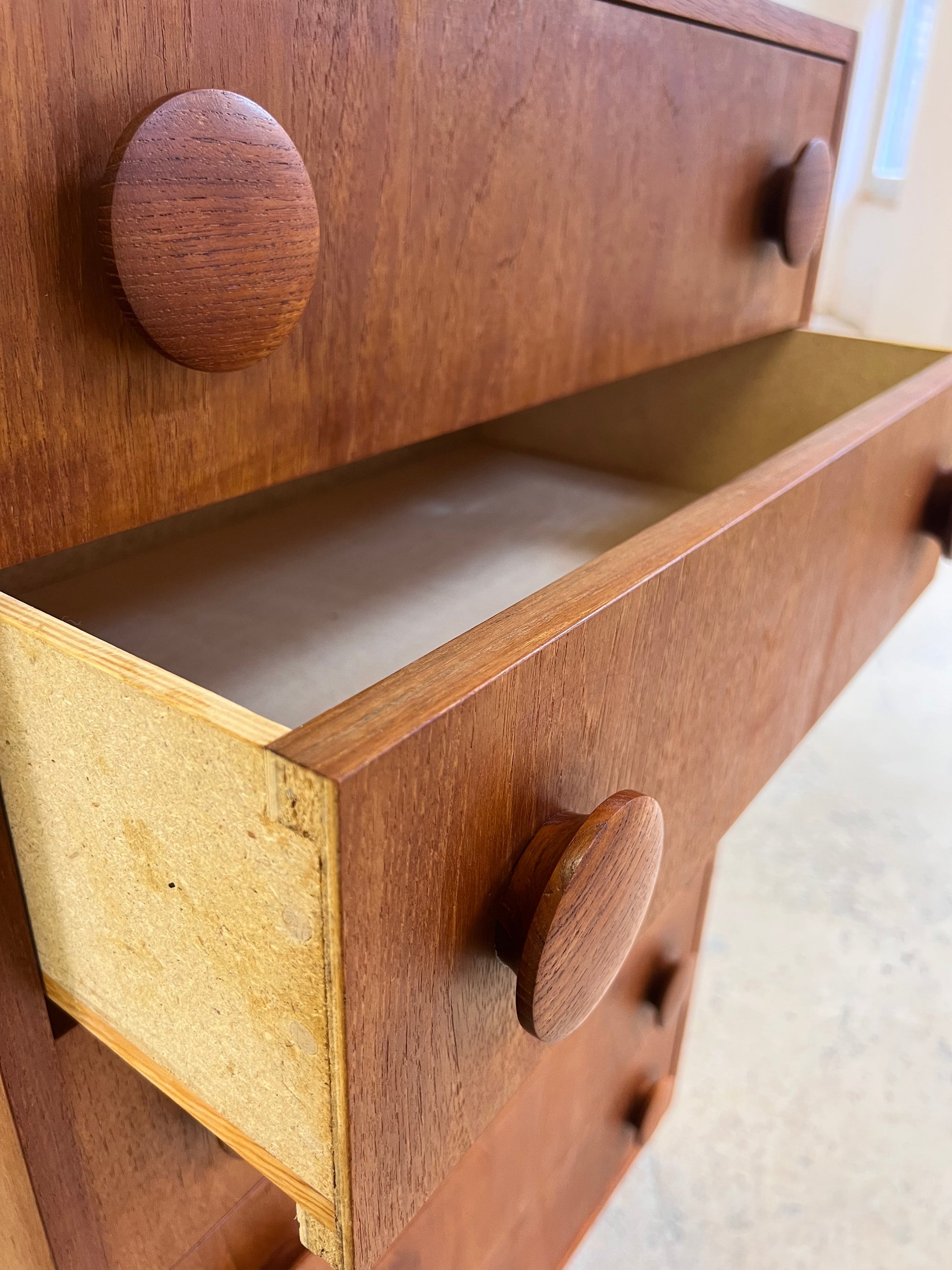 Kommode Teak mit runden Griffen aus Dänemark