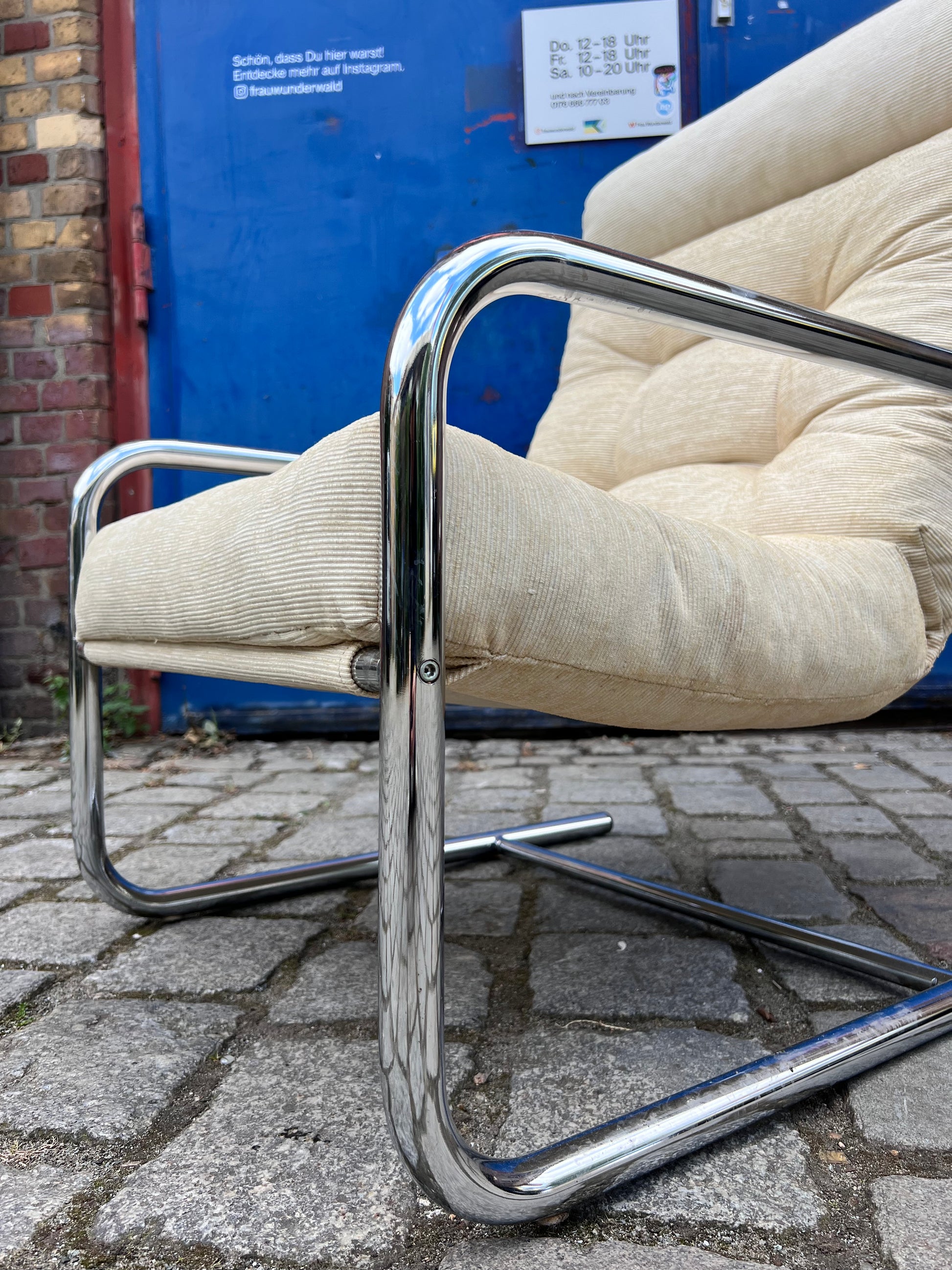 Sessel beige Kord Chromgestell