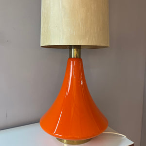 Bodenlampe orange Glas mit leuchtendem Fuß