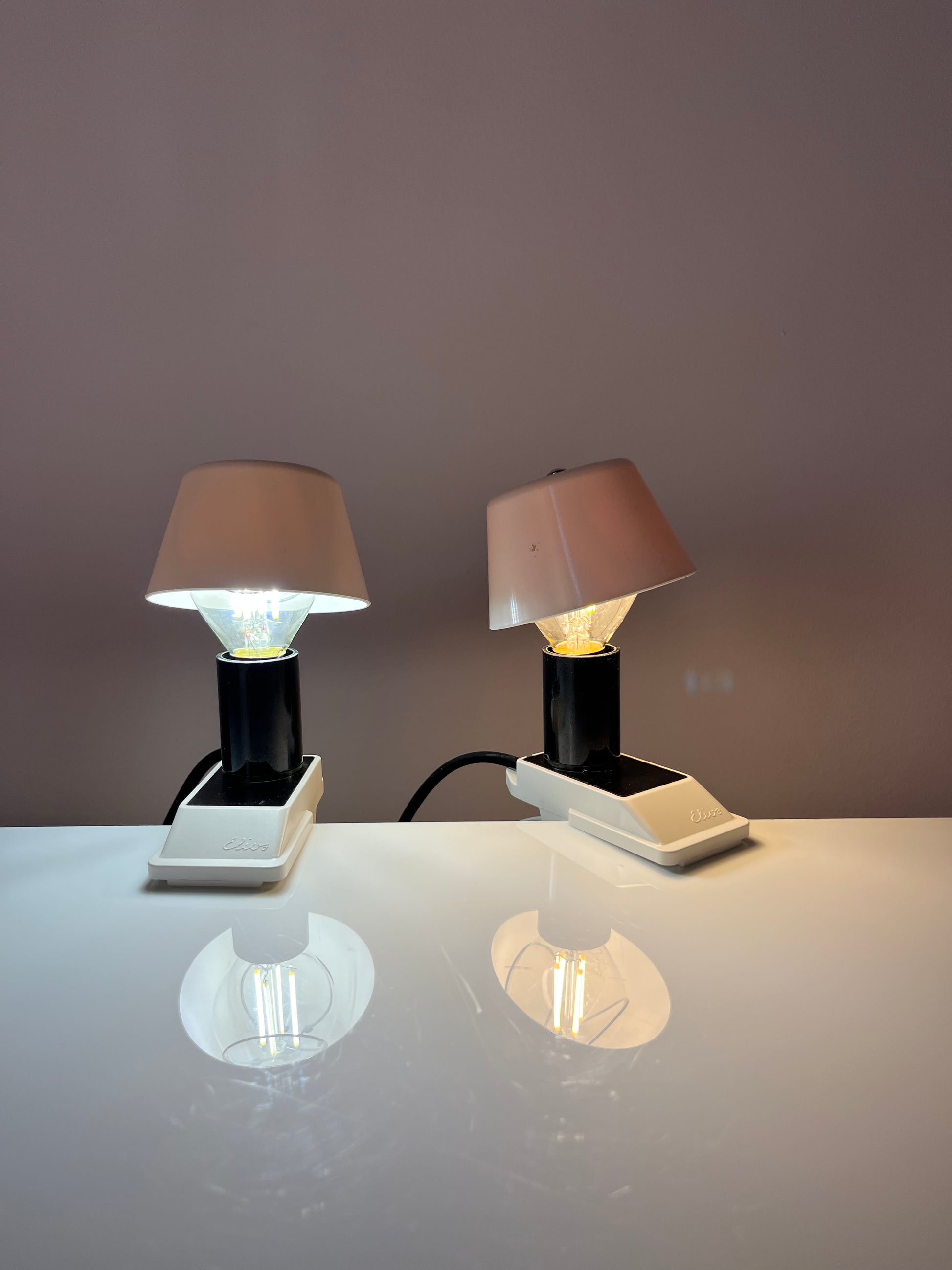 Klemmlampe weiß mit Metallschirm von Elios
