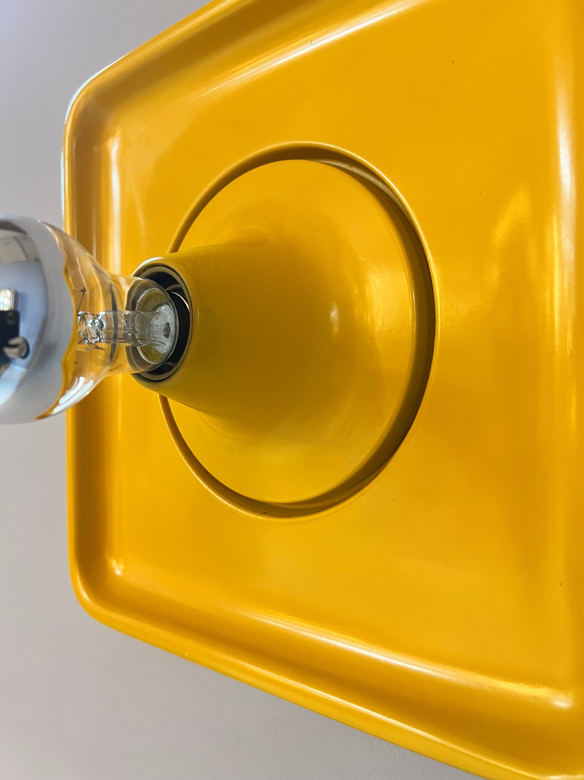 Wandlampe gelb von Schönbuch