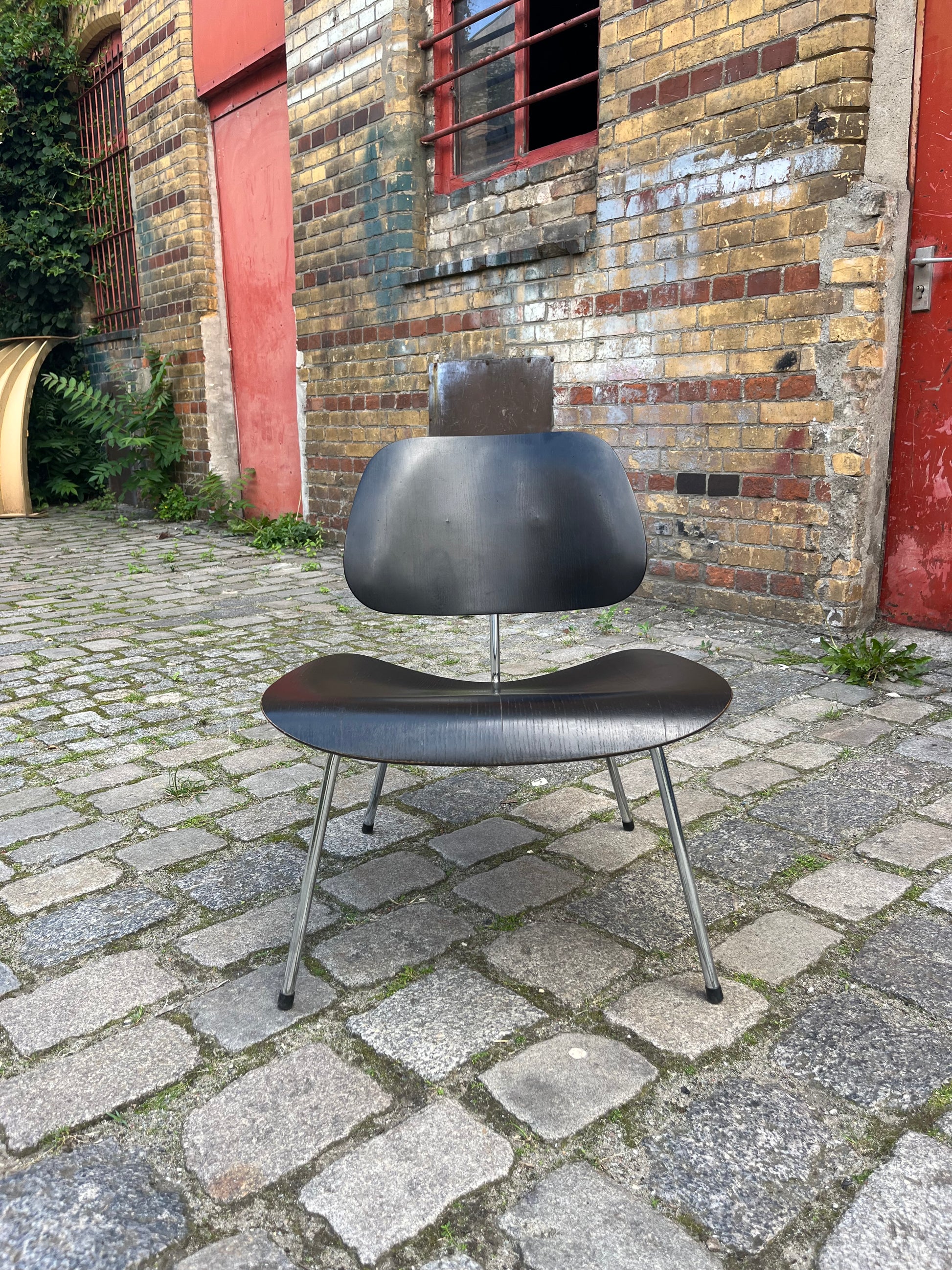 Sessel LCM schwarz Plywood von Ray & Charles Eames