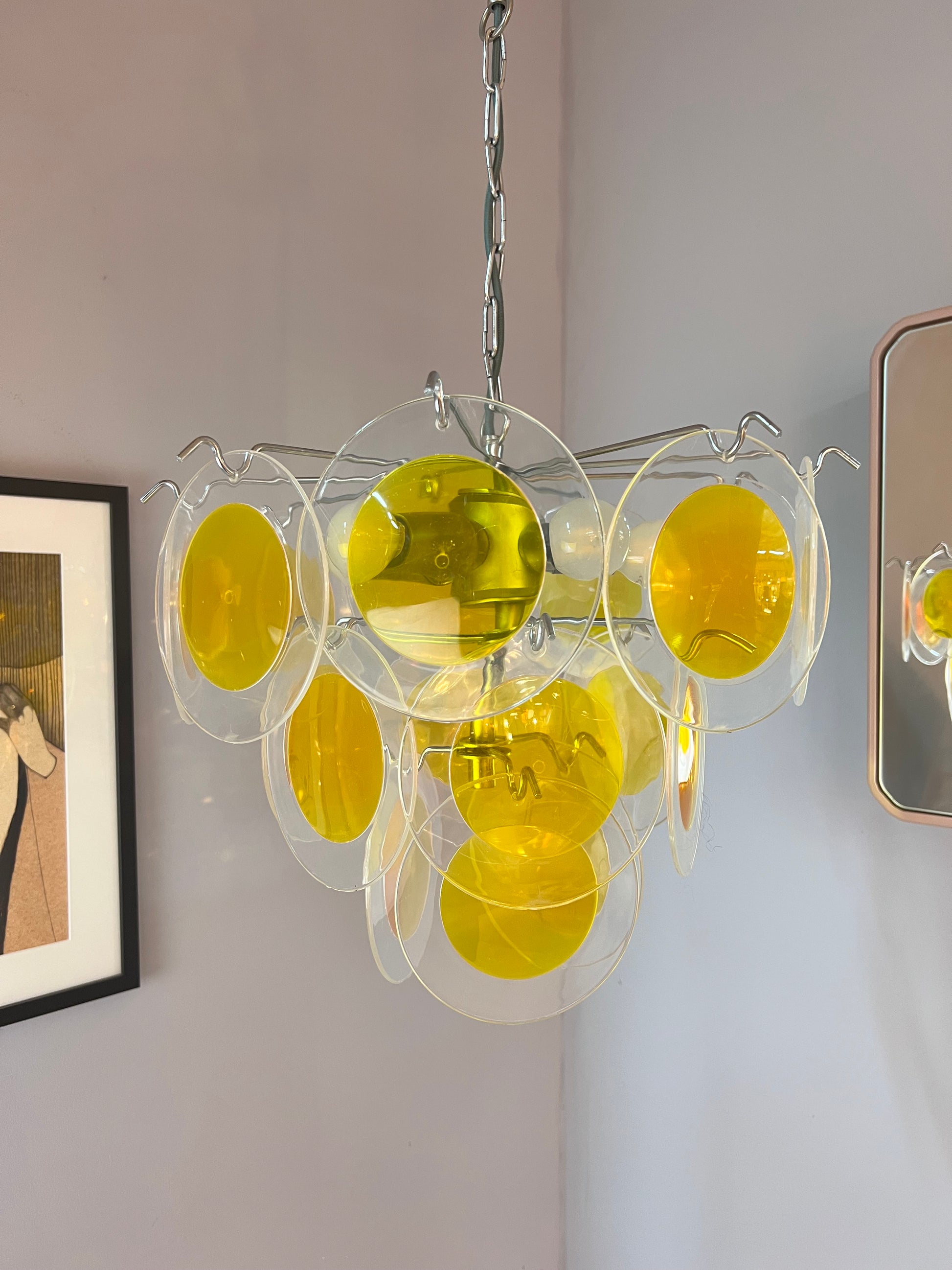 Kronleuchter gelb silber mit Plexiglas-Scheiben