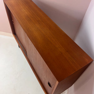 Flurschrank Teak auf Hairpinlegs