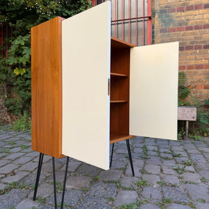 Schrank mit Schloss & neuen Hairpinlegs