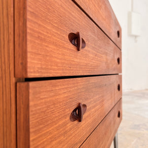 Kommode Teak mit neuen Chromfüßen von H. W. Klein für Bramin
