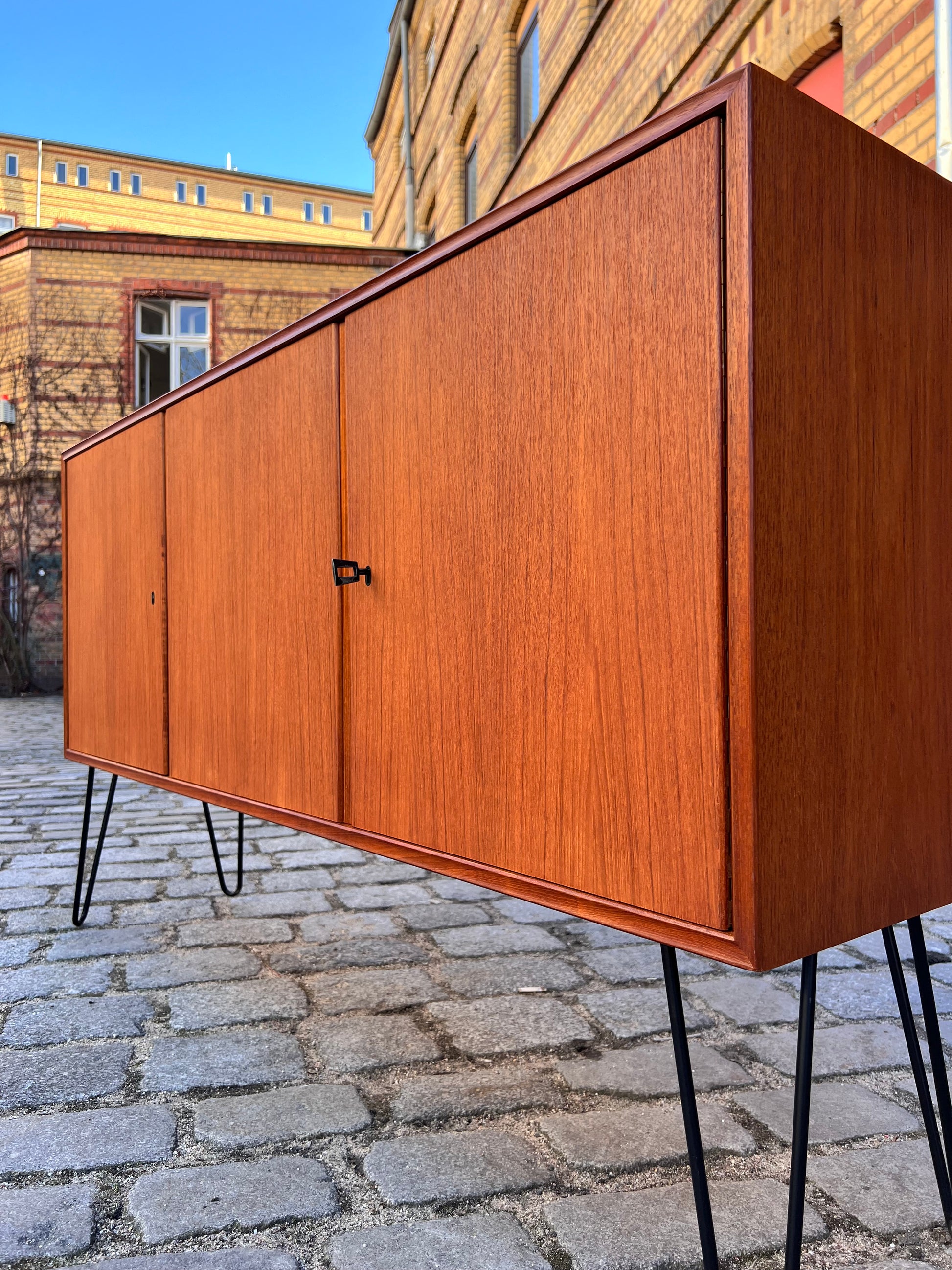 Sideboard Teak auf Hairpinlegs von rt Möbel