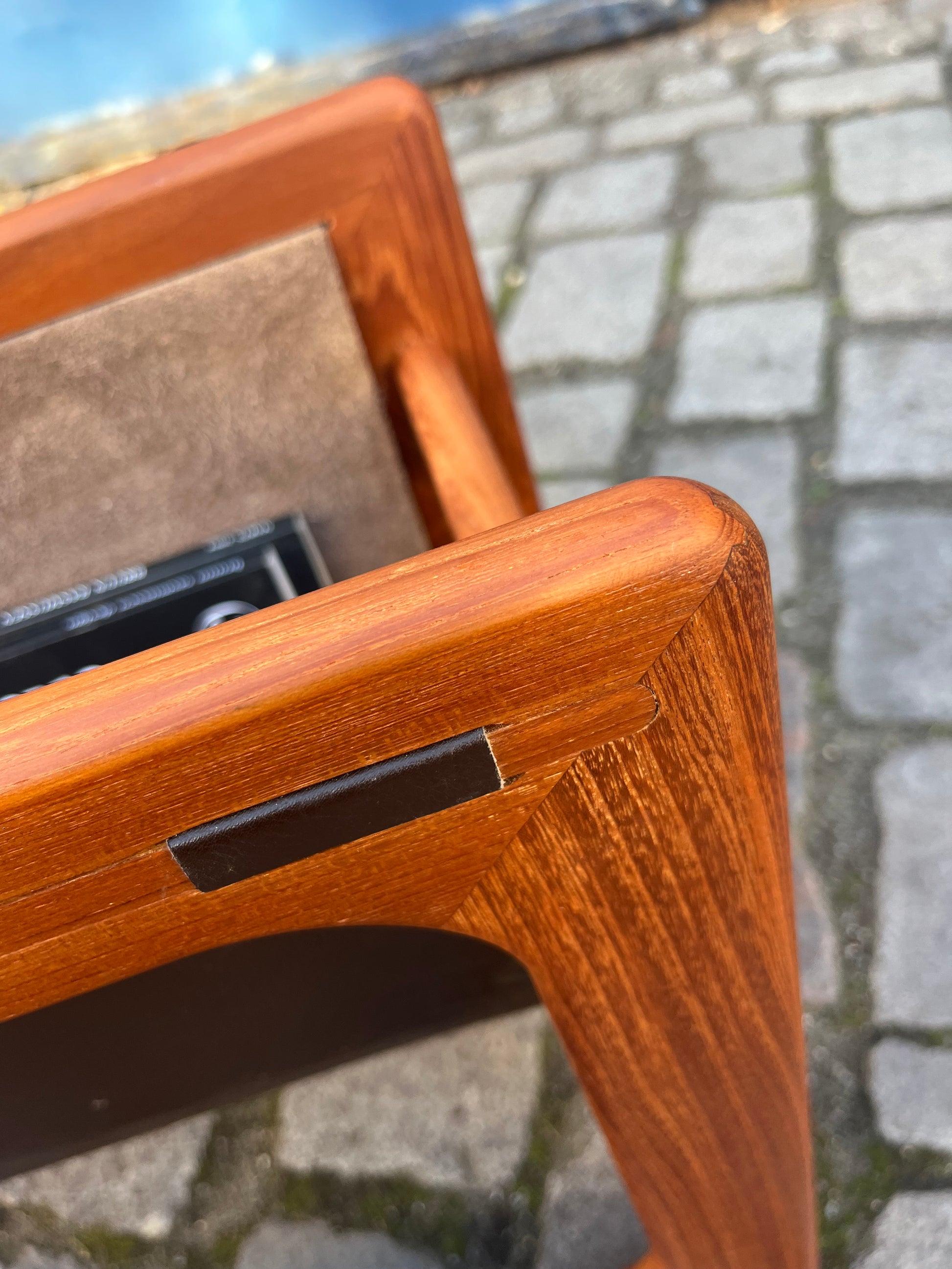 Zeitungsständer Teak Echtleder mit einem Fach von Aksel Kjersgaard für Salin Møbler