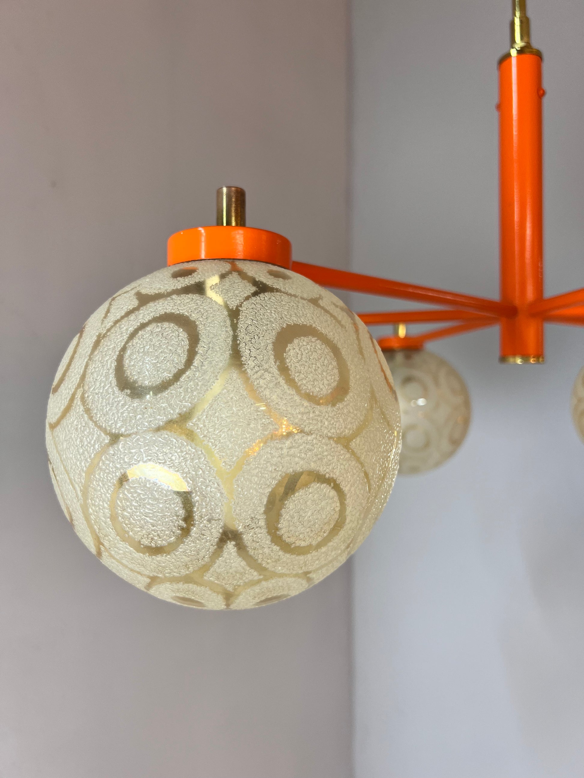 Kronleuchter orange creme