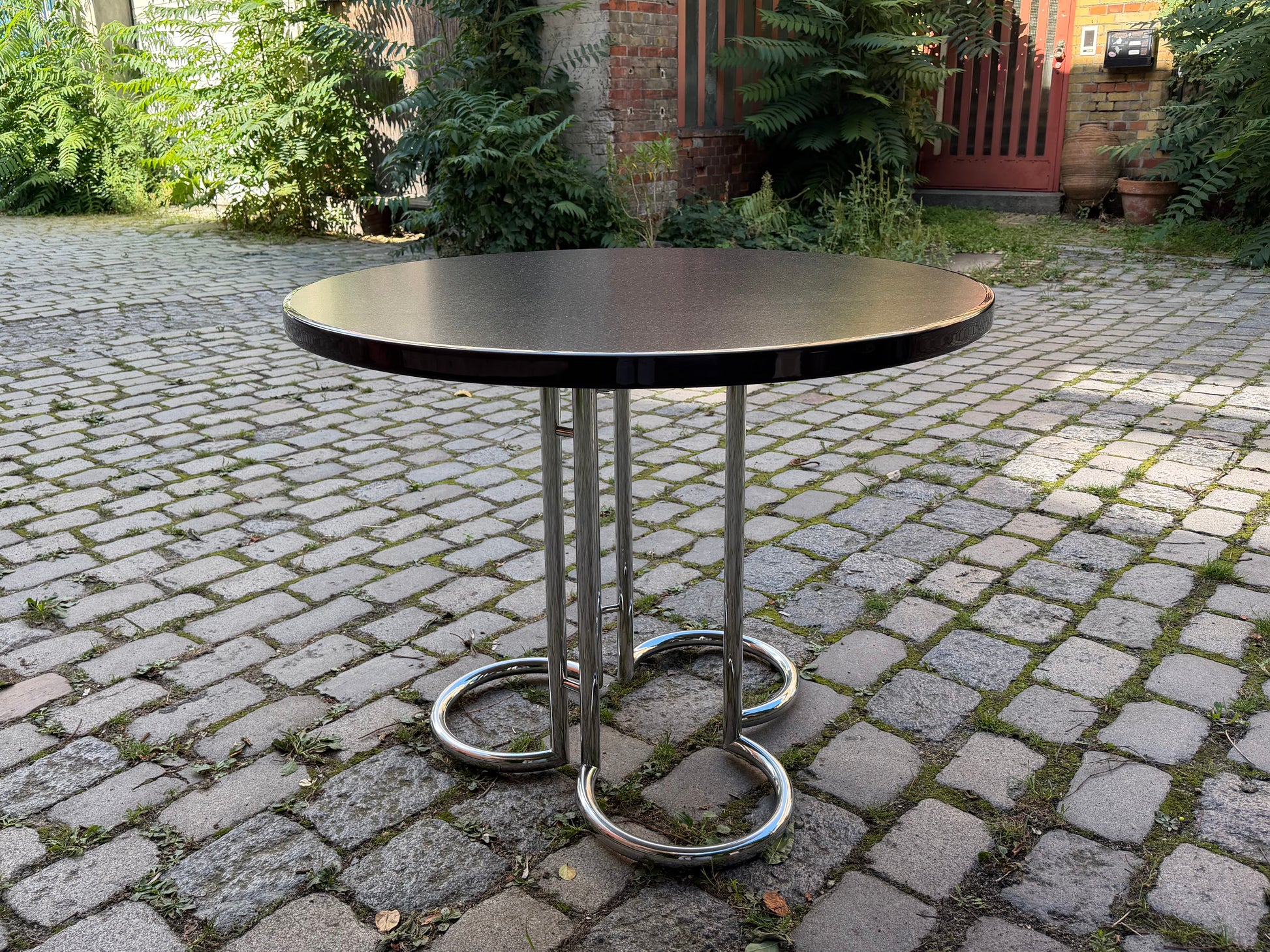 Runder Esstisch Aubergine Chrom